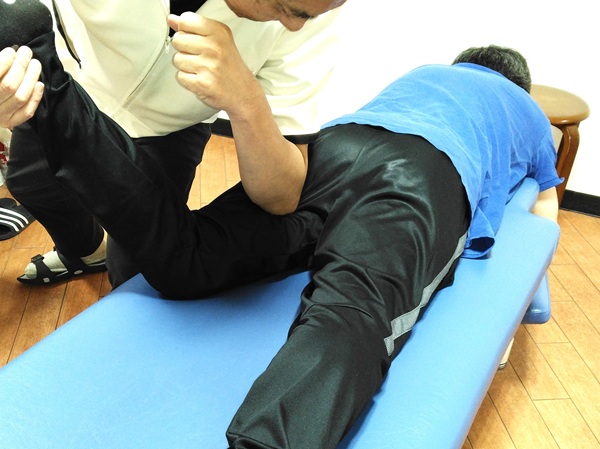 ハムストリングスを押圧2