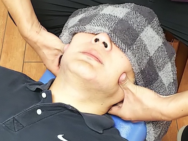 顎関節症の押圧1